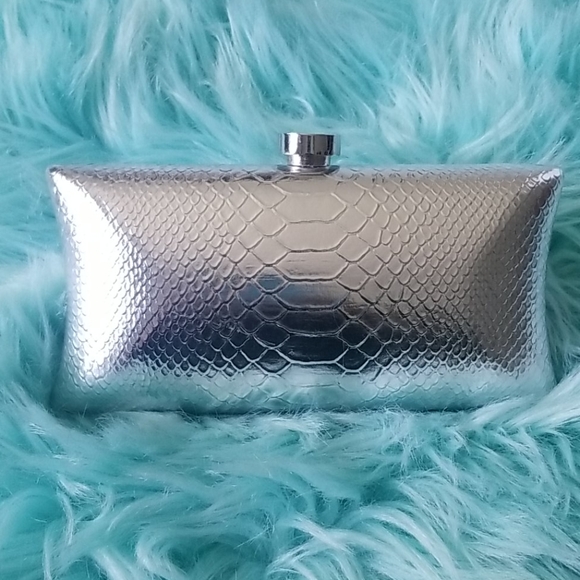 Vince Camuto Croc Pattern Clutch - Picture 1 of 7